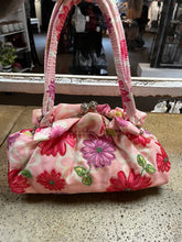 Load image into Gallery viewer, Vintage Beaded Flower Handbag

