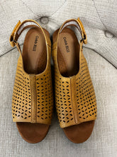 Cargar imagen en el visor de la galería, Cobb Hill Lattice Slingbacks (Size 8.5)
