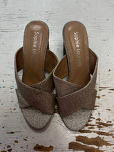 Load image into Gallery viewer, Sophie Laurent Gold Glitter Heels (Size 37=6)
