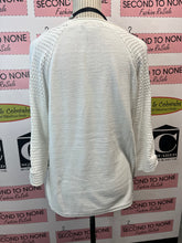 Load image into Gallery viewer, White Open Knit Top (Size M)
