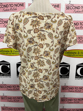 Cargar imagen en el visor de la galería, Cleo Button Front Tee (Size L)
