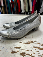 Charger l'image dans la galerie, Un Tour en Ville Metallic Heels (Size 38=7)
