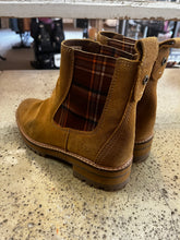 Load image into Gallery viewer, Timberland Courmayeur Boots (Size 7)
