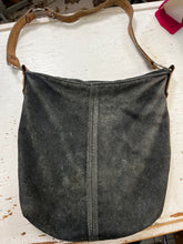 Charger l'image dans la galerie, Hides in Hand Leather Hobo Bag
