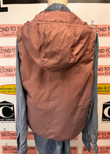 Load image into Gallery viewer, NWT Hyba Lightweight Vest (Size L)

