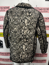 Cargar imagen en el visor de la galería, TanJay Snake Skin Print Reversible Spring Jacket (Size S)
