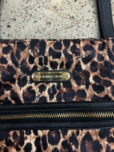 Cargar imagen en el visor de la galería, Victoria's Secret Leopard Tote Bag
