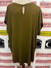 Cargar imagen en el visor de la galería, Olive Green Satin Shirt (Size 2XL)
