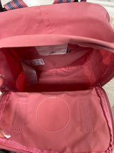 Cargar imagen en el visor de la galería, Fjällräven Kånken Mini Backpack
