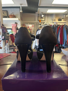 Madden Girl Black Flower Heels (Size 7)