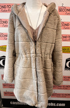 Cargar imagen en el visor de la galería, ONLY Plush Faux Fur Coat (Size XXL)
