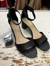 Load image into Gallery viewer, Le Chateau Flex Heels (Size 39=8)

