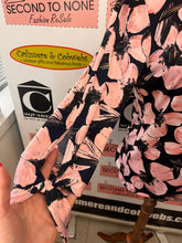 Load image into Gallery viewer, Laura Floral Top (Size M)
