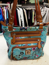 Cargar imagen en el visor de la galería, Stone Mountain Elephant Purse
