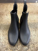Load image into Gallery viewer, Grey Rain Boots (Size 6)
