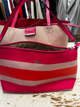 Load image into Gallery viewer, Guess Reversible 3-in-1 Tote Bag
