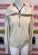 Cargar imagen en el visor de la galería, The Drop Cream Half Zip Sweater (Size M)
