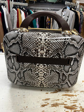 Cargar imagen en el visor de la galería, Triforce Snake Skin Hard Travel Case
