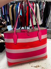 Load image into Gallery viewer, Guess Reversible 3-in-1 Tote Bag
