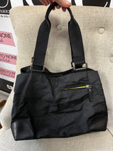 Load image into Gallery viewer, Kenneth Cole Reaction Travel Bag
