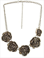 Cargar imagen en el visor de la galería, 3D Metal Roses Necklace (2 Colours)
