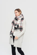 Cargar imagen en el visor de la galería, Plaid Blanket Scarf
