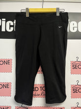 Load image into Gallery viewer, Nike Active Capris (Size M)
