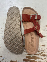 Cargar imagen en el visor de la galería, Yokono Rust Red Braided Leather Sandals (Size 7)
