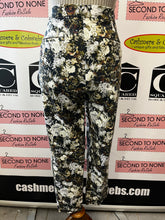 Cargar imagen en el visor de la galería, Melanie Lyne Floral Jeans (Size 12)
