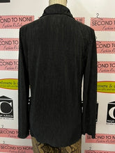 Cargar imagen en el visor de la galería, Silky Ribbed Button Up Blouse (Size M)
