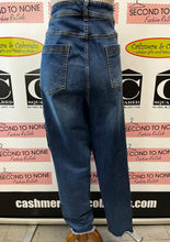 Load image into Gallery viewer, Love &amp; Legend Jeans (Size 24)
