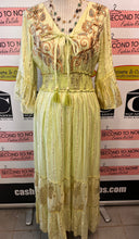 Cargar imagen en el visor de la galería, Green Bohemian Dress (Size S/M)
