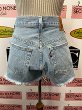 Cargar imagen en el visor de la galería, Levi's 501 Denim Shorts (Size 29W)
