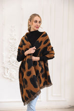 Cargar imagen en el visor de la galería, Brown &amp; Black Leopard Scarf (Restocked!)

