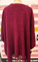 Cargar imagen en el visor de la galería, Plum Purple Poncho/Shawl (One Size)
