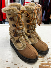 Load image into Gallery viewer, Y2K Skechers Faux Fur Leather Boots (Size 6)
