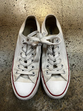 Load image into Gallery viewer, Converse Low Top Sneakers (Women&#39;s 8/ Men&#39;s 6)
