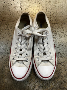 Converse Low Top Sneakers (Women's 8/ Men's 6)