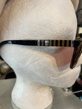 Load image into Gallery viewer, Authentic Fendi FS 5281 Designer Sunglasses
