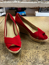 Load image into Gallery viewer, Denver Hayes Wedge Heels (Size 9)
