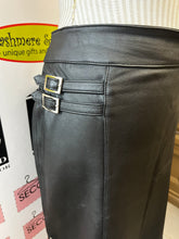 Charger l'image dans la galerie, Danier Genuine Leather Skirt (Size 16)
