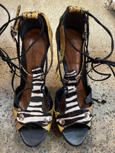 Load image into Gallery viewer, Aldo Animal Print Stilettos (Size 7)
