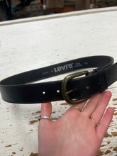 Load image into Gallery viewer, Levi's Genuine Leather Belt (Size 30W)
