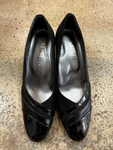 Load image into Gallery viewer, Italian Made Heels (Size 9)
