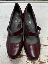 Cargar imagen en el visor de la galería, Naturalizer Elliana Mary Jane Heels (Size 9)
