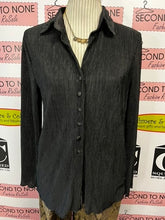 Cargar imagen en el visor de la galería, Silky Ribbed Button Up Blouse (Size M)
