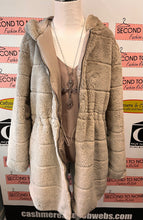 Cargar imagen en el visor de la galería, ONLY Plush Faux Fur Coat (Size XXL)
