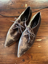 Charger l'image dans la galerie, Unique Velvet Pointed Toe Lace Up Loafers (Size 10/EU 41)
