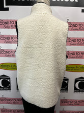 Cargar imagen en el visor de la galería, Soft Fluffy White Vest (Size M)
