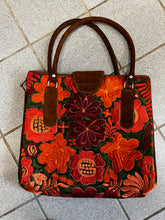 Charger l'image dans la galerie, Bazarte Hand Embroidered Floral Tote Bag
